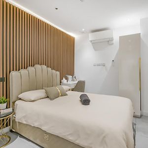 Deluxe Double Room No Window